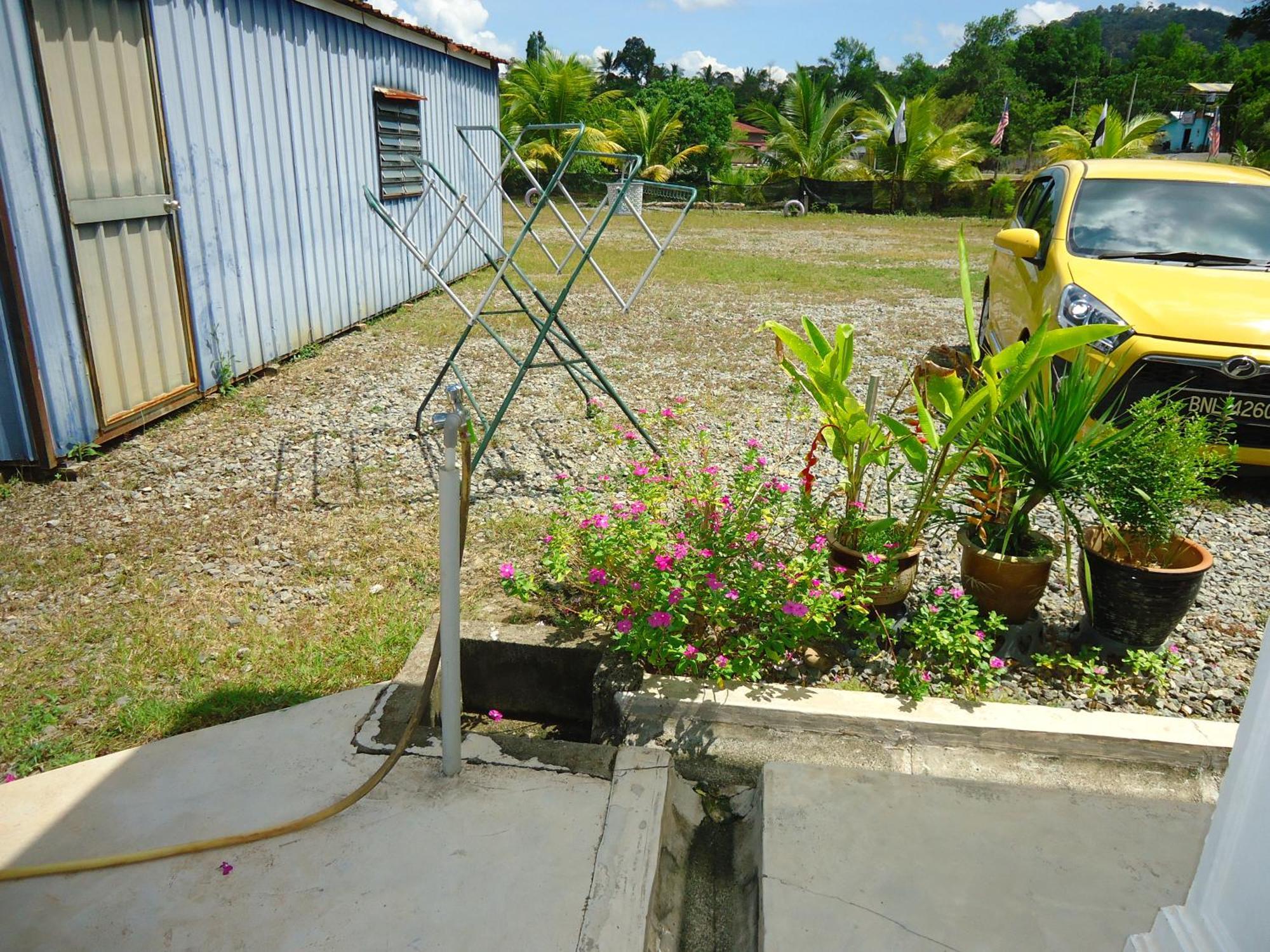 D'Pinggir Guest Room Kuala Tahan Exterior photo